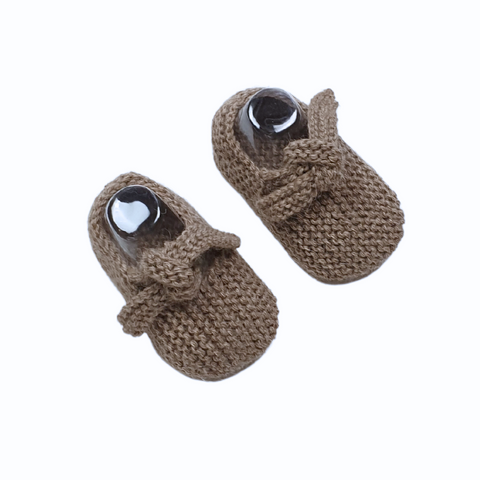 GET KNOTTED 'Alpaca' Baby Booties - Dyelot 2 Latte